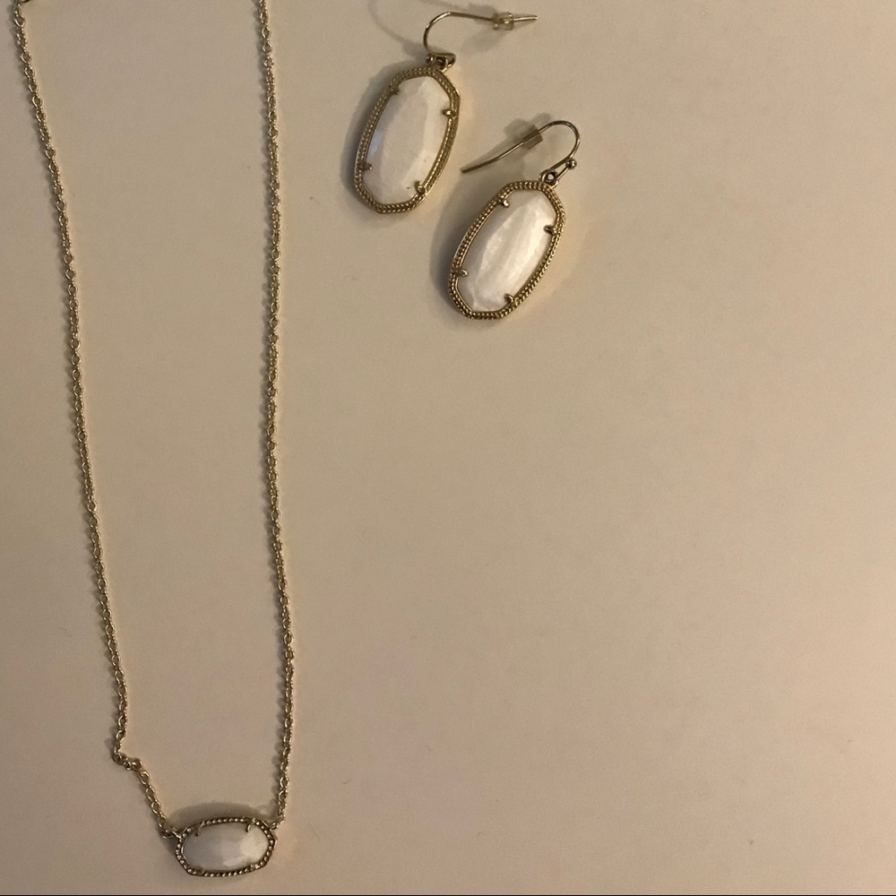 Kendra Scott Elisa pendant and matching earrings